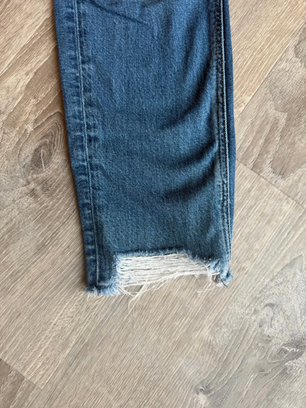 American Eagle Outfitters Medium Blue Distressed Hem Jeans - Picture 4 of 5